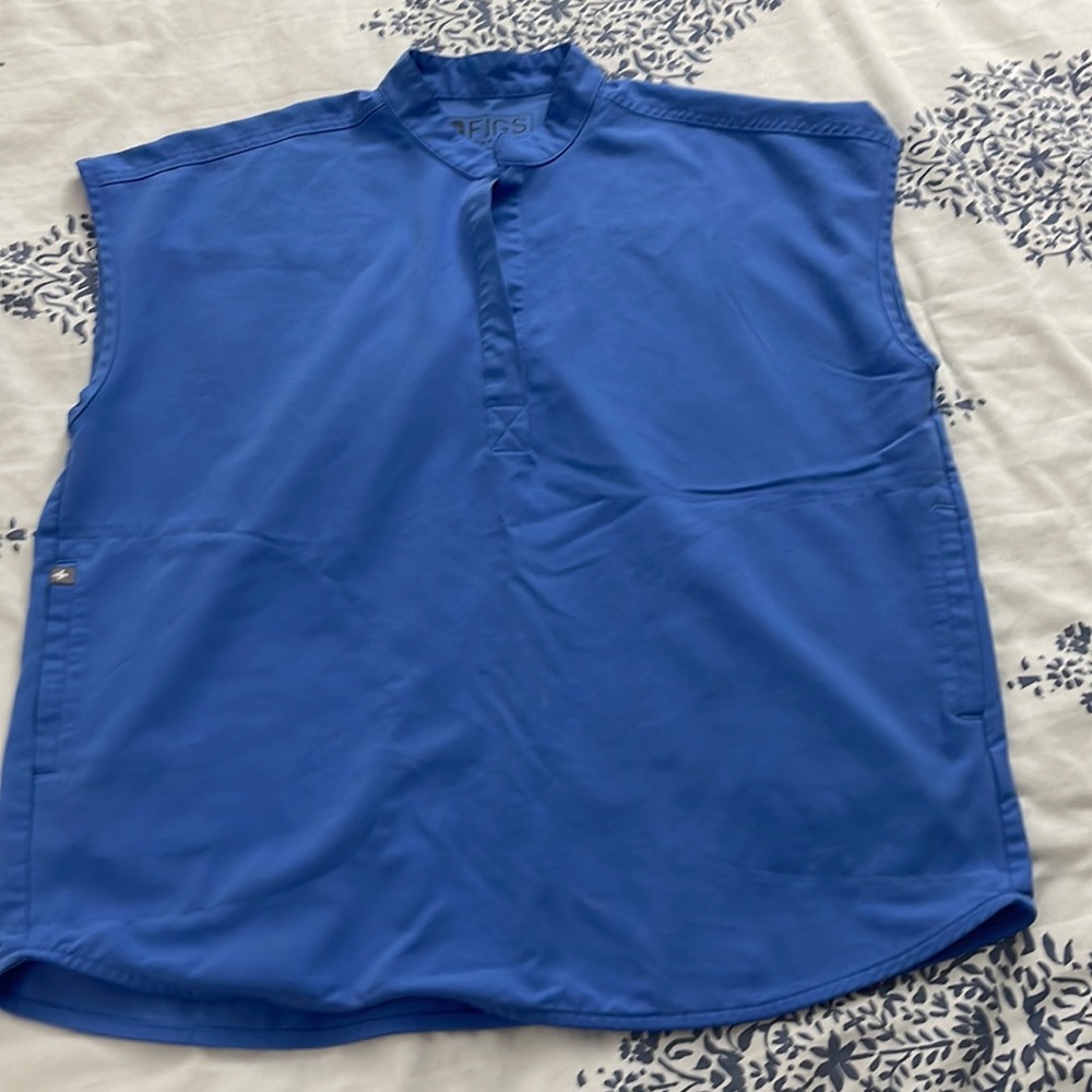 Figs scrub top
